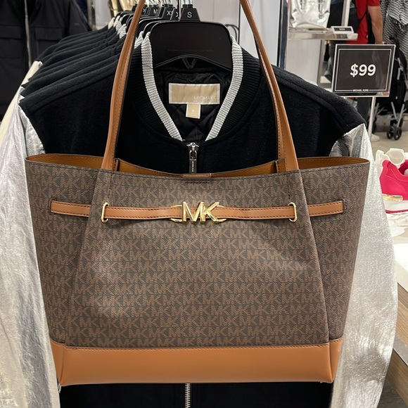 MICHAEL KORS
Reed Large Logo Belted Shoulder Tote Bag
Brown 
NWT - Picture 14 of 16